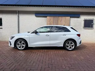 Foto 14 van Audi A3 Sportback 40 TFSI e 2x S Line | Carplay | Virtual Cockpit | Trekhaak | Stoelvw