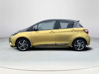 Foto 13 van Toyota Yaris 1.5 Hybrid Y20 Gold Edition | Fietsendragerbeugel | Keyless entry | Bluetooth | Licht m