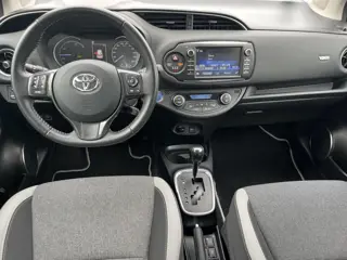 Foto 11 van Toyota Yaris 1.5 Hybrid Y20 Gold Edition | Fietsendragerbeugel | Keyless entry | Bluetooth | Licht m
