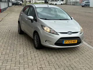 Foto 17 van Ford Fiesta 1.25 Titanium | airco | carplay