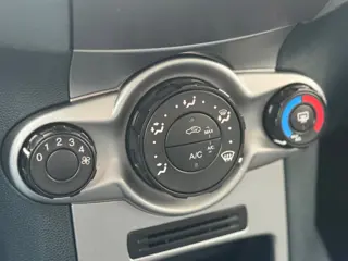 Foto 11 van Ford Fiesta 1.25 Titanium | airco | carplay