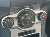 Foto 21 van Ford Fiesta 1.25 Titanium | airco | carplay