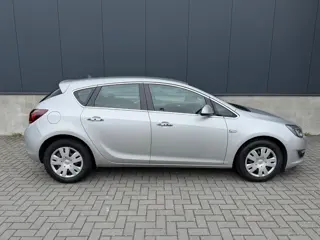 Foto 12 van Opel Astra 1.4 turbo cosmo automaat 140 PK, ZEER compleet, Trekhaak