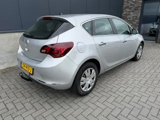 Foto 14 van Opel Astra 1.4 turbo cosmo automaat 140 PK, ZEER compleet, Trekhaak