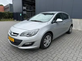 Foto 16 van Opel Astra 1.4 turbo cosmo automaat 140 PK, ZEER compleet, Trekhaak