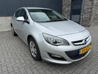 Foto 19 van Opel Astra 1.4 turbo cosmo automaat 140 PK, ZEER compleet, Trekhaak