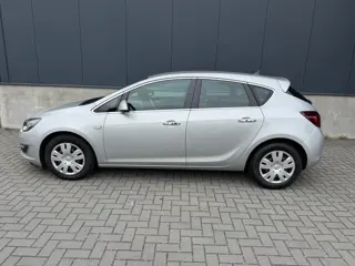 Foto 11 van Opel Astra 1.4 turbo cosmo automaat 140 PK, ZEER compleet, Trekhaak
