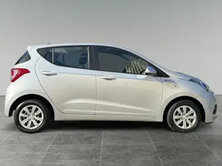 Foto 15 van Hyundai i10 5-deurs 1.0i i-Motion Comfort Plus | RADIO | AIRCO | BLUETOOTH | ISOFIX | LM-VELGEN |