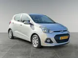 Foto 24 van Hyundai i10 5-deurs 1.0i i-Motion Comfort Plus | RADIO | AIRCO | BLUETOOTH | ISOFIX | LM-VELGEN |