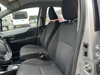 Foto 20 van Toyota Yaris 1.5 Full Hybrid Aspiration CARPLY/CAMERA/NAP/DEALER OH