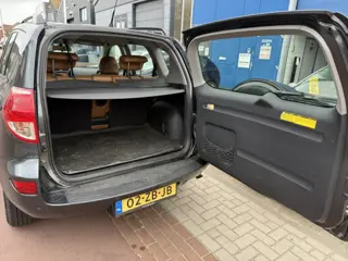 Foto 17 van Toyota RAV4 2.0 VVTi Linea Sol 4WD 2008 LEDER Nieuwstaat NAP + Boekjes zijn aanwezig. Met Navigatie,