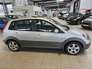 Foto 11 van Ford Fiesta 1.4-16V Crossroad
