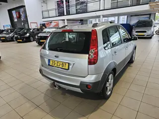 Foto 12 van Ford Fiesta 1.4-16V Crossroad