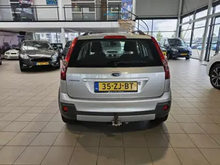 Foto 13 van Ford Fiesta 1.4-16V Crossroad