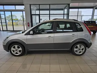 Foto 18 van Ford Fiesta 1.4-16V Crossroad