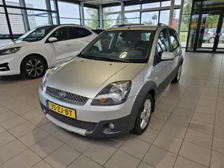 Foto 19 van Ford Fiesta 1.4-16V Crossroad