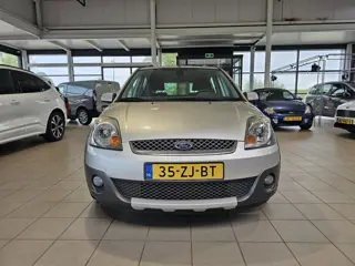 Foto 16 van Ford Fiesta 1.4-16V Crossroad