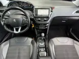 Foto 30 van Peugeot 2008 1.2 AUTOMAAT | 2e EIG | CLIMATE | CARPLAY | CAMERA | PANO DAK | NAP