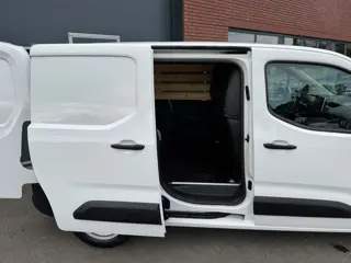 Foto 17 van Opel Combo 1.6D L1H1 Airco Carplay Cruise Edition