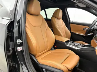 Foto 13 van BMW 3-serie 320i M Sport | Schuifdak | Camera | HeadUp Display | Stoelverwarming | Memory Stoelen
