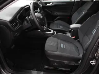 Foto 20 van Ford Focus Wagon 1.0 EcoBoost 155pk Hybrid Active X Automaat Adaptive Cruise Control met Stuurhulp C