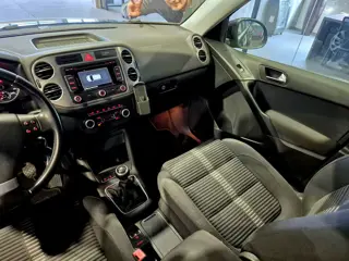 Foto 19 van Volkswagen Tiguan 1.4 TSI Sport&Style Navigatie | Sensoren | Trekhaak | Cruise | Clima