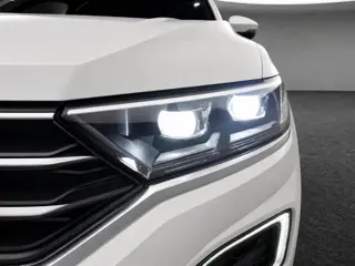 Foto 14 van Volkswagen T-Roc 1.5 TSI 150pk DSG Sport · Camera · Trekhaak · Navigatie · Stoelverwarming · 18'' In