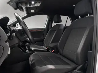 Foto 19 van Volkswagen T-Roc 1.5 TSI 150pk DSG Sport · Camera · Trekhaak · Navigatie · Stoelverwarming · 18'' In