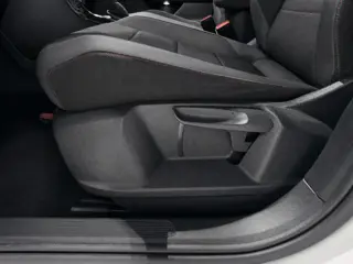 Foto 12 van Volkswagen T-Roc 1.5 TSI 150pk DSG Sport · Camera · Trekhaak · Navigatie · Stoelverwarming · 18'' In