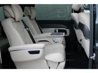 Foto 14 van Mercedes-Benz V-Klasse 300d / AMG / Exclusive / 4-Matic / 7-Pers / Pano / Luchtv / Elec Stoel voor+a