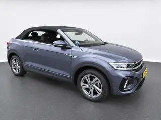 Foto 19 van Volkswagen T-Roc Cabrio 1.5 TSI 150pk DSG R-Line Navigatie Apple Carplay / Android Auto Parkeersenso