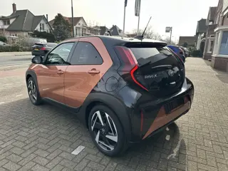 Foto 18 van Toyota Aygo X Hybrid 115 envy stoelverwarming / keyless start / parkeersensoren voor + achter / Navi
