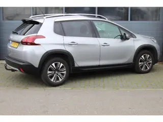 Foto 14 van Peugeot 2008 1.2 PureTech Allure Panodak, Cruise control, Navigatie, Climate contr, Bluetooth