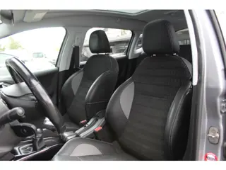 Foto 17 van Peugeot 2008 1.2 PureTech Allure Panodak, Cruise control, Navigatie, Climate contr, Bluetooth