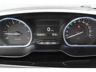 Foto 20 van Peugeot 2008 1.2 PureTech Allure Panodak, Cruise control, Navigatie, Climate contr, Bluetooth