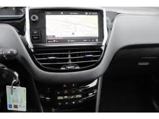 Foto 11 van Peugeot 2008 1.2 PureTech Allure Panodak, Cruise control, Navigatie, Climate contr, Bluetooth