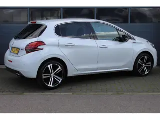Foto 14 van Peugeot 208 1.2 PureTech GT-line Navigatie, PDC, Climate control, Cruisecontrol, Bluetooth