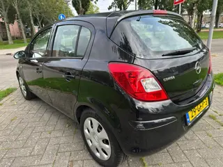 Foto 17 van Opel Corsa 1.2-16V Enjoy