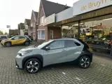 Foto 26 van Toyota Aygo X Hybrid 115 pulse stoelverwarming / keyless start / parkeersensoren voor + achter / Nav