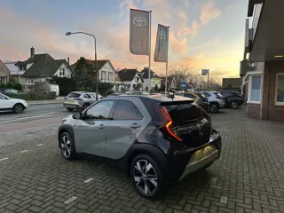 Foto 18 van Toyota Aygo X Hybrid 115 pulse stoelverwarming / keyless start / parkeersensoren voor + achter / Nav