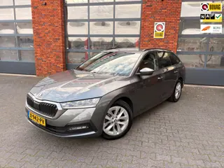 Skoda Octavia Combi 1.0 e-TSI DSG Business Edition | Trekhaak | Apple Carplay