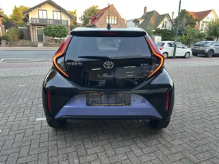Foto 19 van Toyota Aygo X Hybrid 115 pulse stoelverwarming / keyless start / parkeersensoren voor + achter / Nav