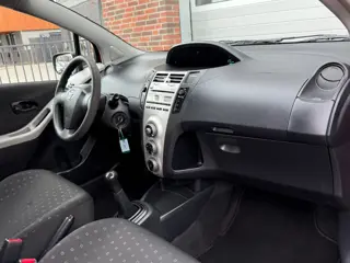 Foto 14 van Toyota Yaris 1.0 VVTi! Airco! Elek. ramen! APK 05-2027!