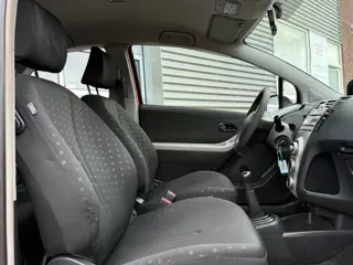 Foto 13 van Toyota Yaris 1.0 VVTi! Airco! Elek. ramen! APK 05-2027!