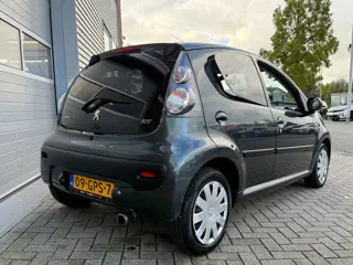 Foto 19 van Peugeot 107 1.0-12V XS! 5-Deurs! Airco! Nieuwe APK!