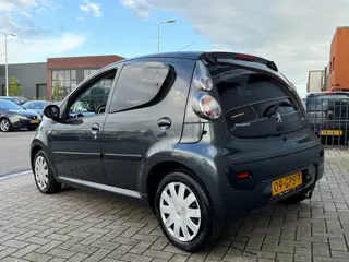 Foto 17 van Peugeot 107 1.0-12V XS! 5-Deurs! Airco! Nieuwe APK!