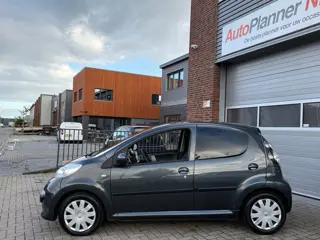 Foto 16 van Peugeot 107 1.0-12V XS! 5-Deurs! Airco! Nieuwe APK!