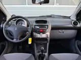 Foto 24 van Peugeot 107 1.0-12V XS! 5-Deurs! Airco! Nieuwe APK!