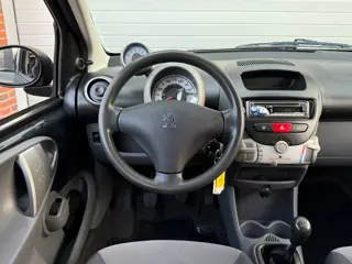 Foto 13 van Peugeot 107 1.0-12V XS! 5-Deurs! Airco! Nieuwe APK!