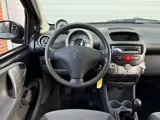 Foto 23 van Peugeot 107 1.0-12V XS! 5-Deurs! Airco! Nieuwe APK!